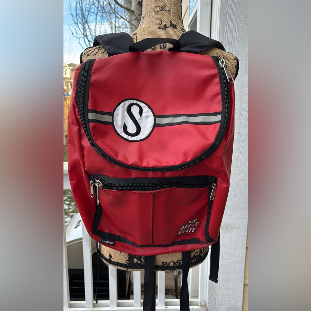 Water resistant backpack 🎒 great condition! High quality. Bought in Vail, CO 🛶